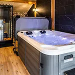 Les Charmes Du Romantique Avec Jacuzzi Privatif Holiday home