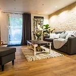 Holiday home Les Charmes Du Romantique Avec Jacuzzi Privatif