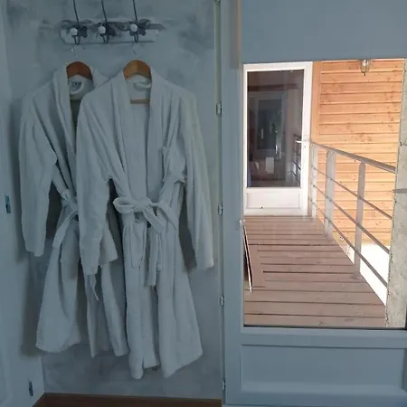 Les Charmes Du Lac Gite Romantique Avec Jacuzzi Privatif Dom wakacyjny *