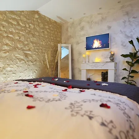 Dom wakacyjny Les Charmes Du Lac Gite Romantique Avec Jacuzzi Privatif Saint-Cyr (Vienne)