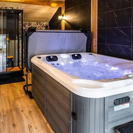 Gite Romantique Avec Jacuzzi Privatif Et Love Sofa Les Charmes Du Lac 15Min Futuroscope Feriehus