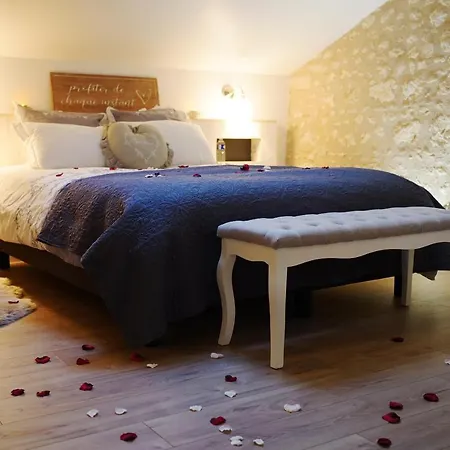 Feriehus Gite Romantique Avec Jacuzzi Privatif Et Love Sofa Les Charmes Du Lac 15Min Futuroscope Saint-Cyr (Vienne)