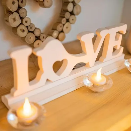 Gite Romantique Avec Jacuzzi Privatif Et Love Sofa Les Charmes Du Lac 15Min Futuroscope *