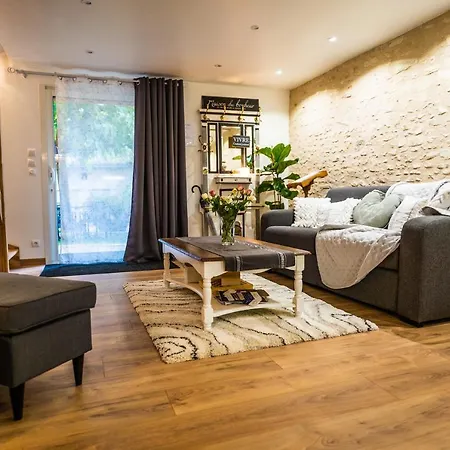 Feriehus Gite Romantique Avec Jacuzzi Privatif Et Love Sofa Les Charmes Du Lac 15Min Futuroscope
