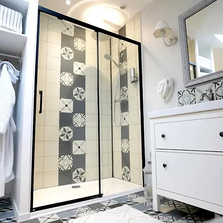 Les Charmes Du Lac Gite Romantique Avec Jacuzzi Privatif *