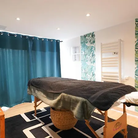 Feriehus Gite Romantique Avec Jacuzzi Privatif Et Love Sofa Les Charmes Du Lac 15Min Futuroscope