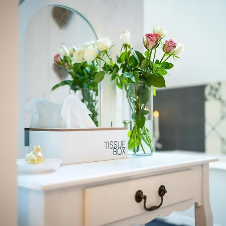 Les Charmes Du Lac Gite Romantique Avec Jacuzzi Privatif Saint-Cyr (Vienne)