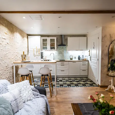 Dom wakacyjny Les Charmes Du Lac Gite Romantique Avec Jacuzzi Privatif