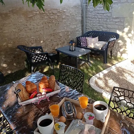 Gite Romantique Avec Jacuzzi Privatif Et Love Sofa Les Charmes Du Lac 15Min Futuroscope