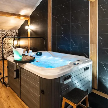 Gite Romantique Avec Jacuzzi Privatif Et Love Sofa Les Charmes Du Lac 15Min Futuroscope Feriehus