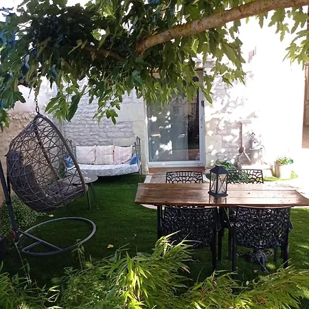 Gite Romantique Avec Jacuzzi Privatif Et Love Sofa Les Charmes Du Lac 15Min Futuroscope Feriehus *