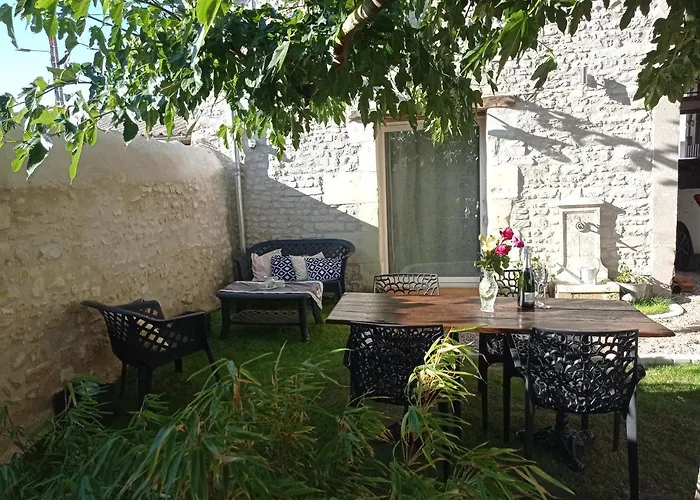 Les Charmes Du Romantique Avec Jacuzzi Privatif Saint-Cyr (Vienne)