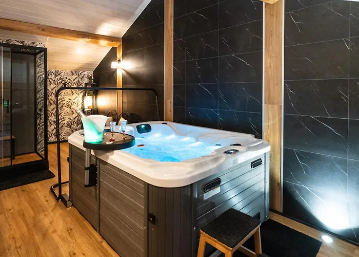 Les Charmes Du Romantique Avec Jacuzzi Privatif Tatil Evi